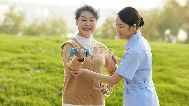 老年智能监护设备：守护长辈安全健康的智能守护者